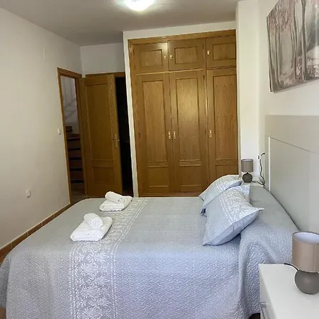 Casa Luna Lentegí
